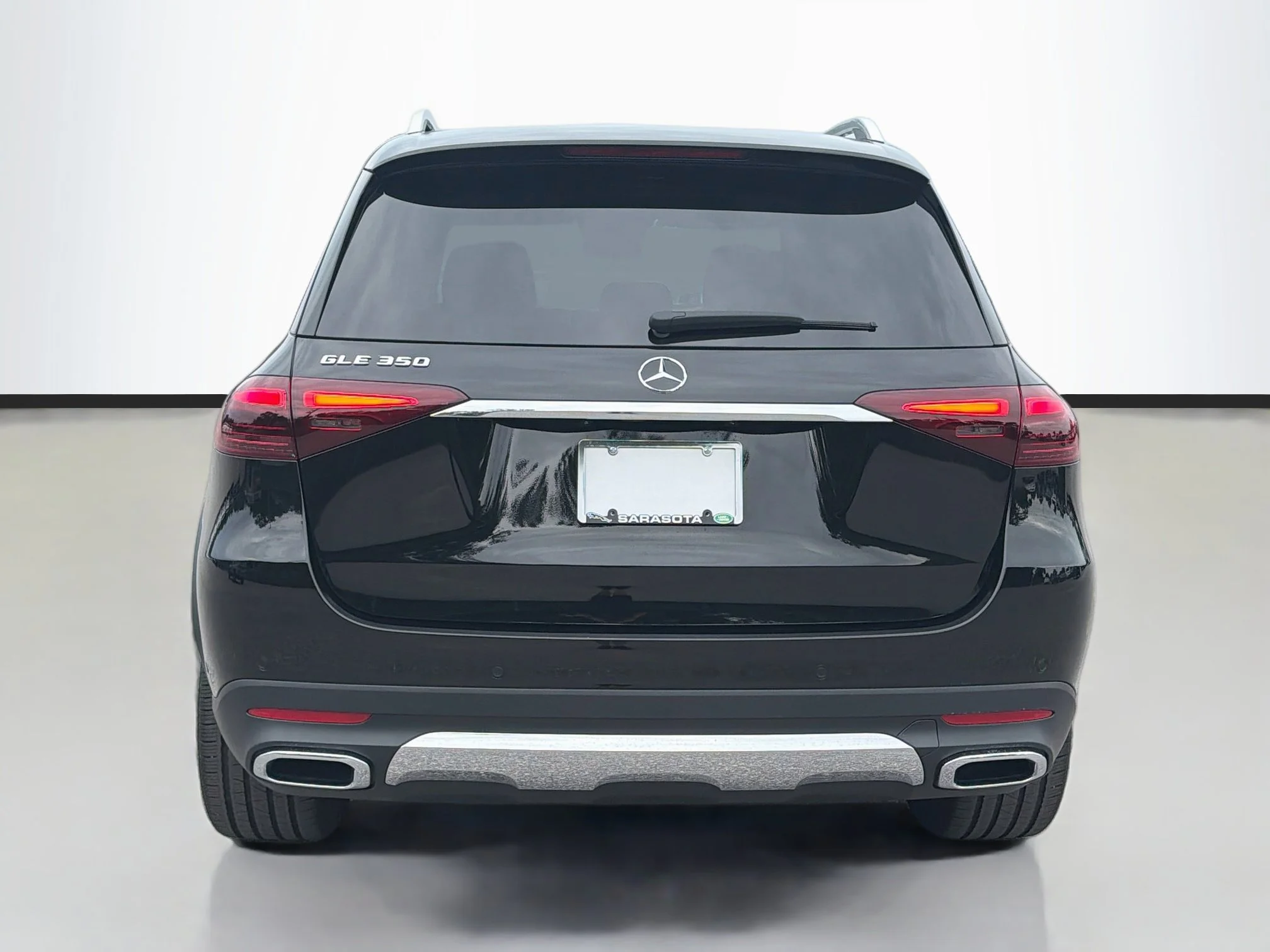 Used 2025 Obsidian Black Metallic Mercedes-Benz GLE 350 image 4