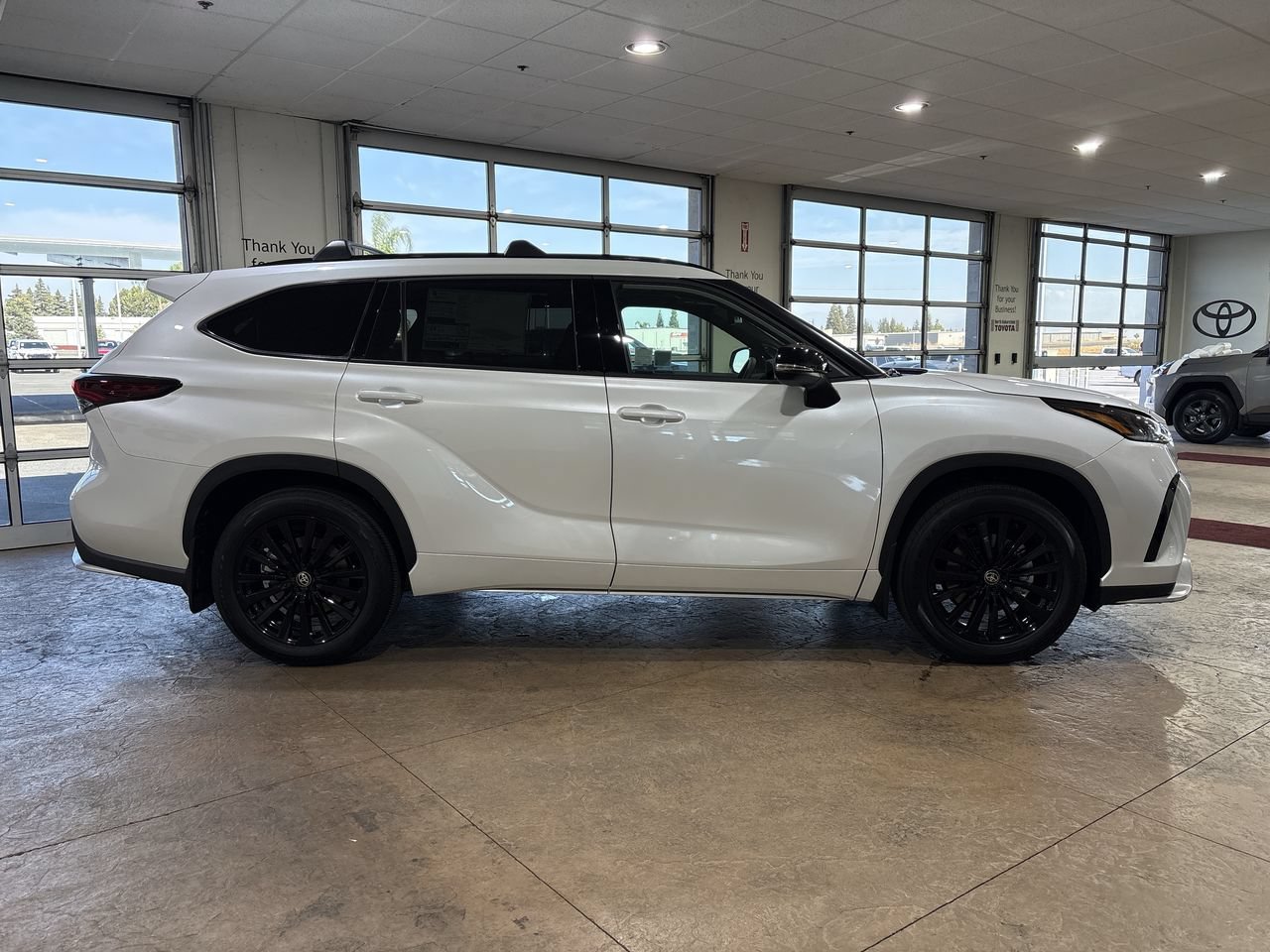 New 2026 Wind Chill Pearl <sup>1</sup> Toyota  XSE image 3