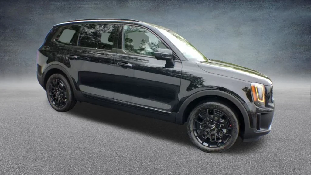 Used 2022 Black Kia EX image 27