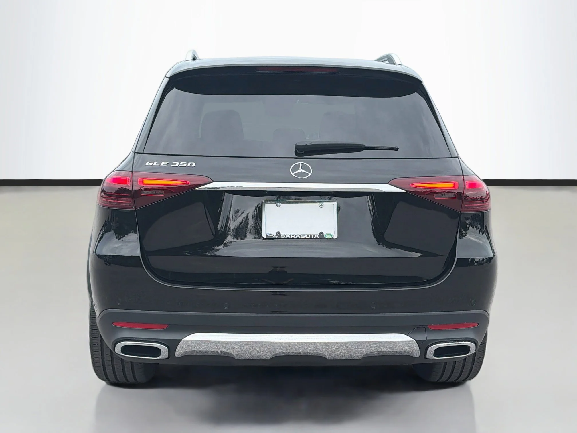 Used 2025 Obsidian Black Metallic Mercedes-Benz GLE 350 image 4