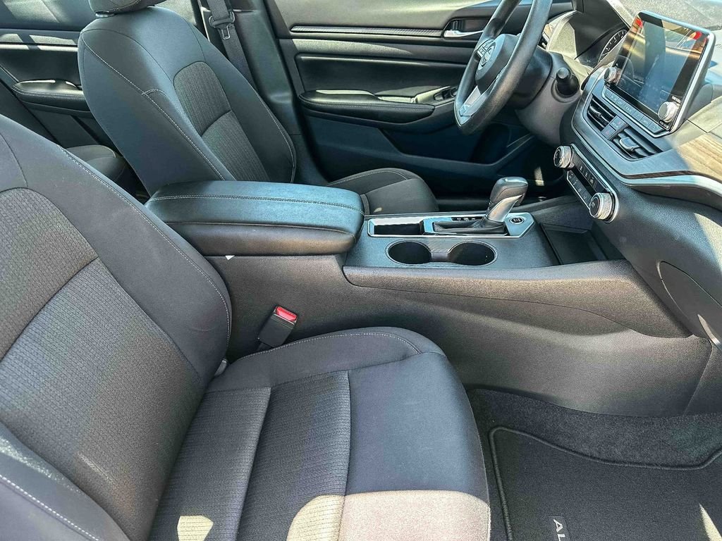 2025 Nissan Altima SV - Photo 22