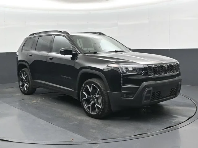 New 2026 Diamond Black Crystal Pearl-Coat Exterior Paint Jeep Overland image 1
