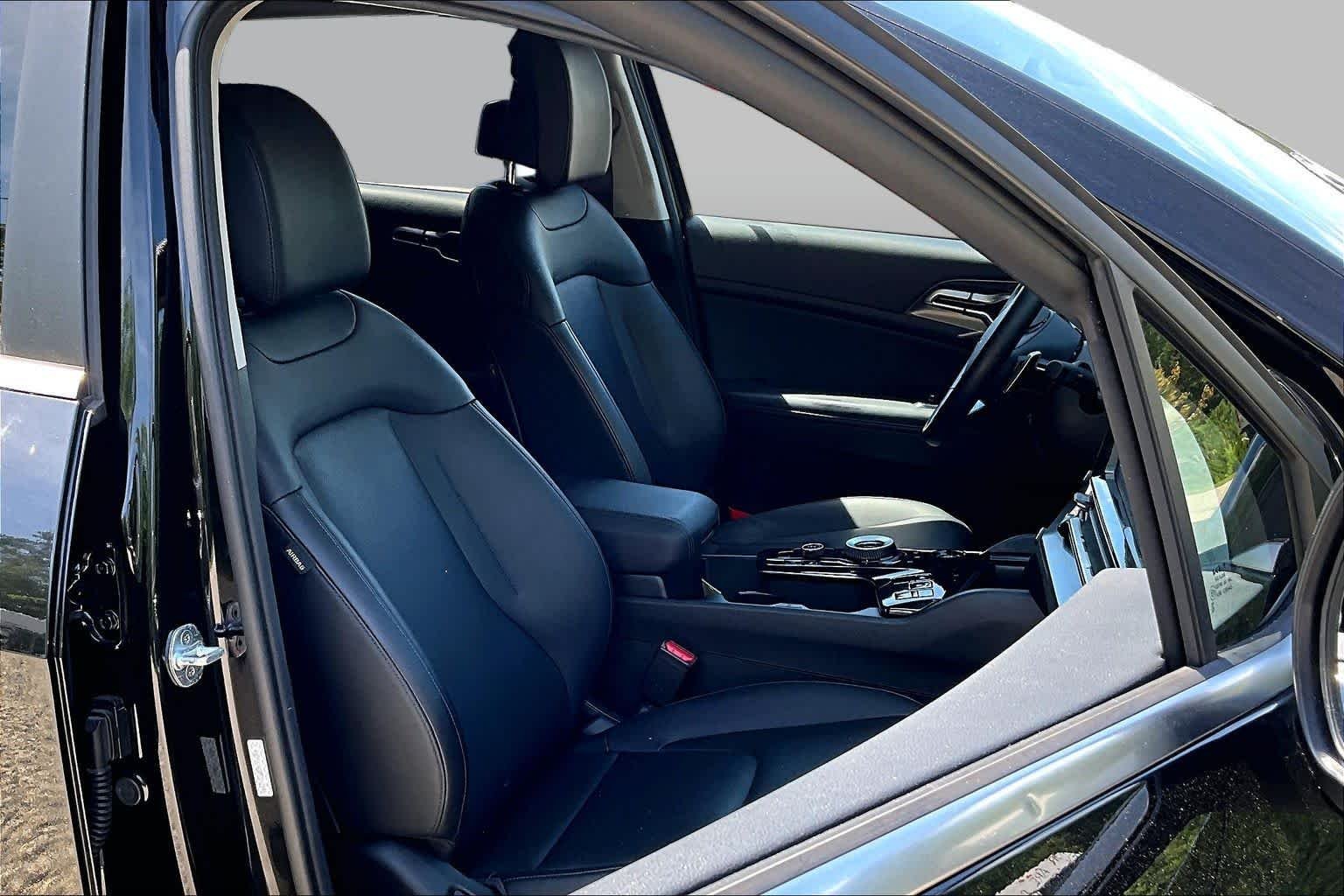 Used 2023 Fusion Black Kia EX image 8