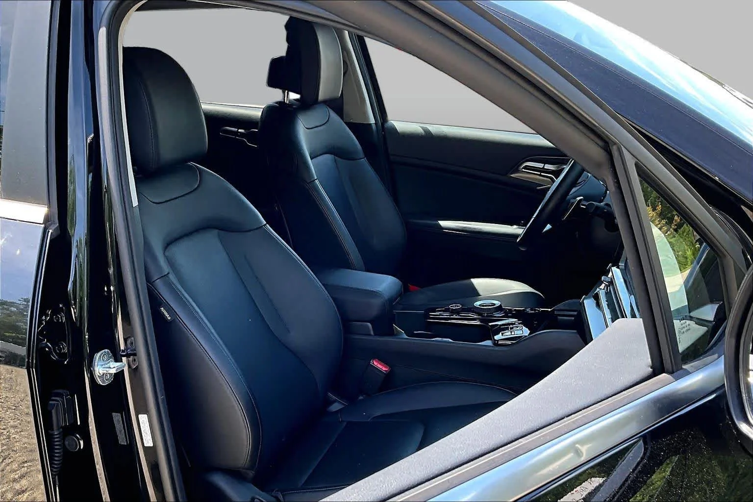 Used 2023 Fusion Black Kia EX image 8