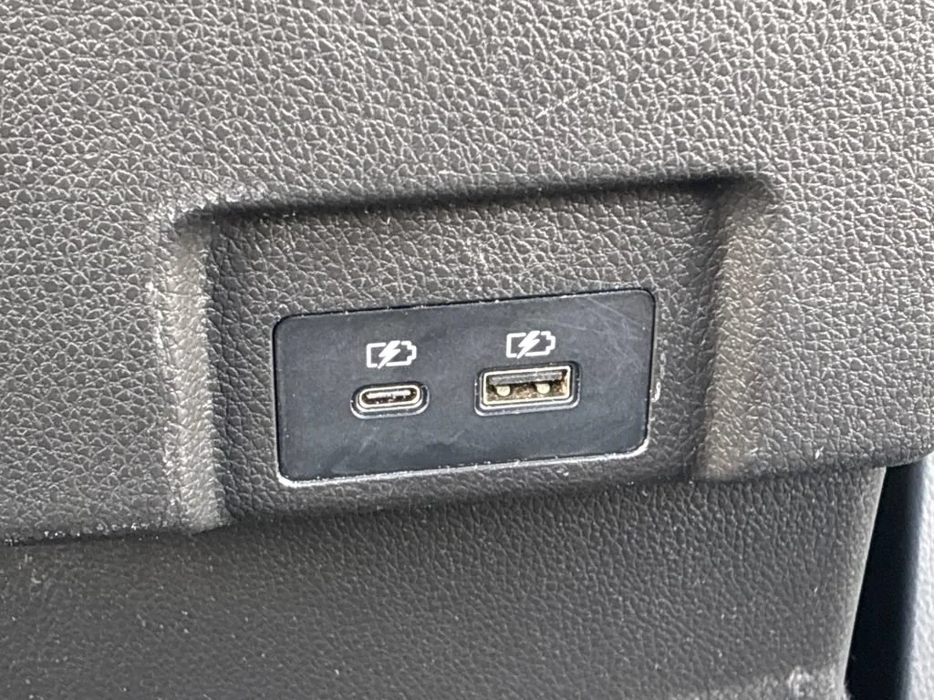 Used 2024  Mitsubishi SE image 45