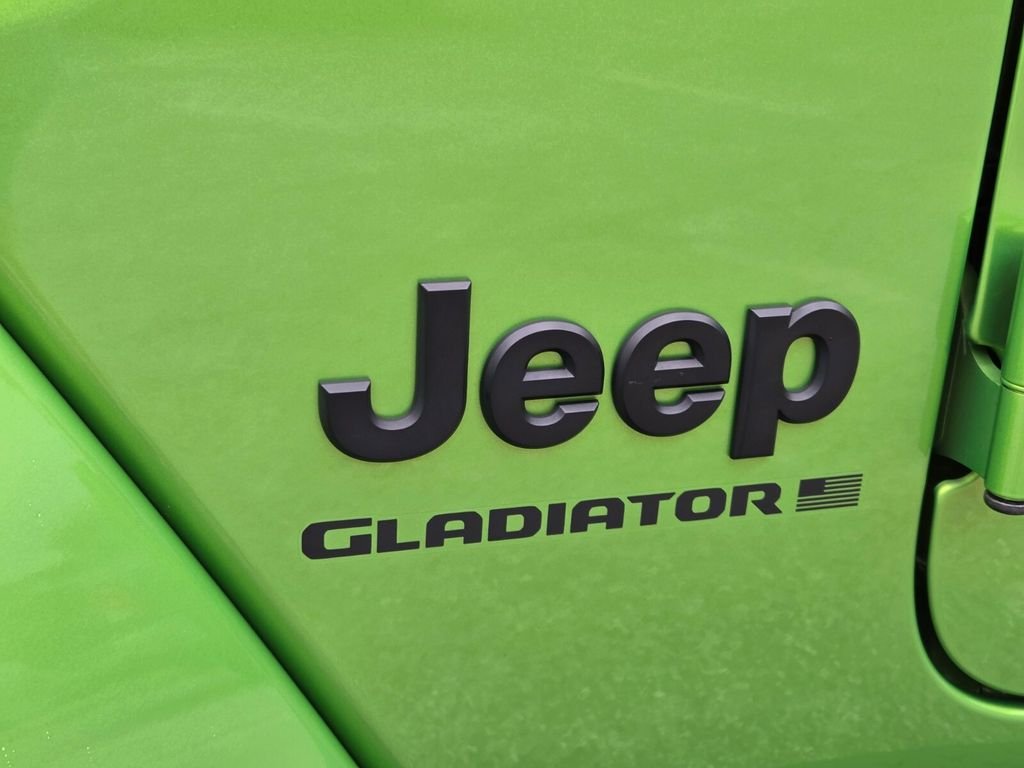 Certified Used 2025 Green Jeep High Tide image 12