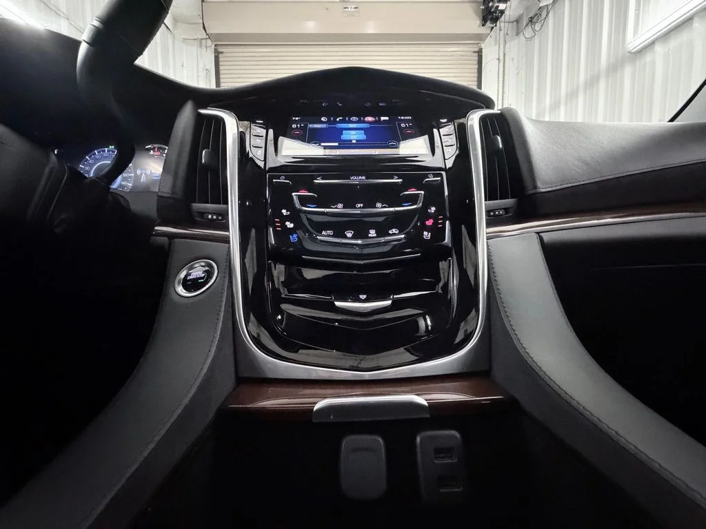 Used 2020 Gray Cadillac Luxury image 27