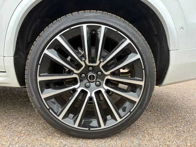 New 2026 Crystal White Volvo Plus image 28