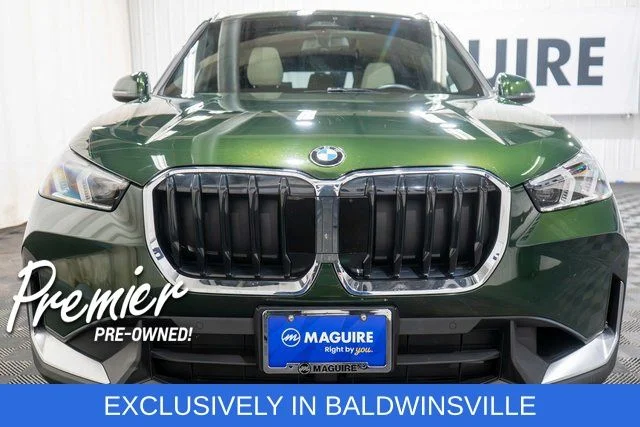 Used 2023 Green BMW xDrive28i image 3