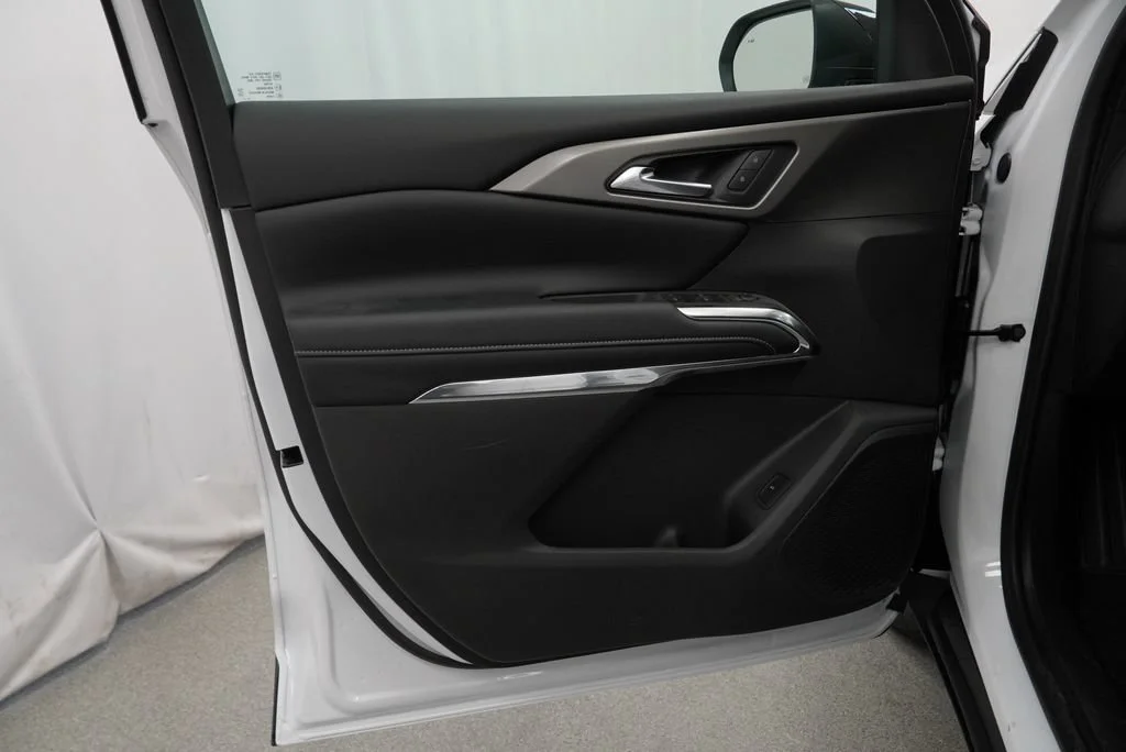 New 2027 Summit White Chevrolet LT image 22