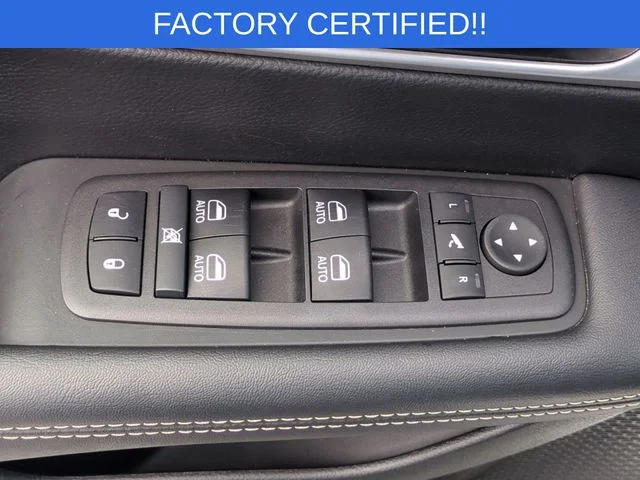 Used 2025 White Chrysler Limited image 26