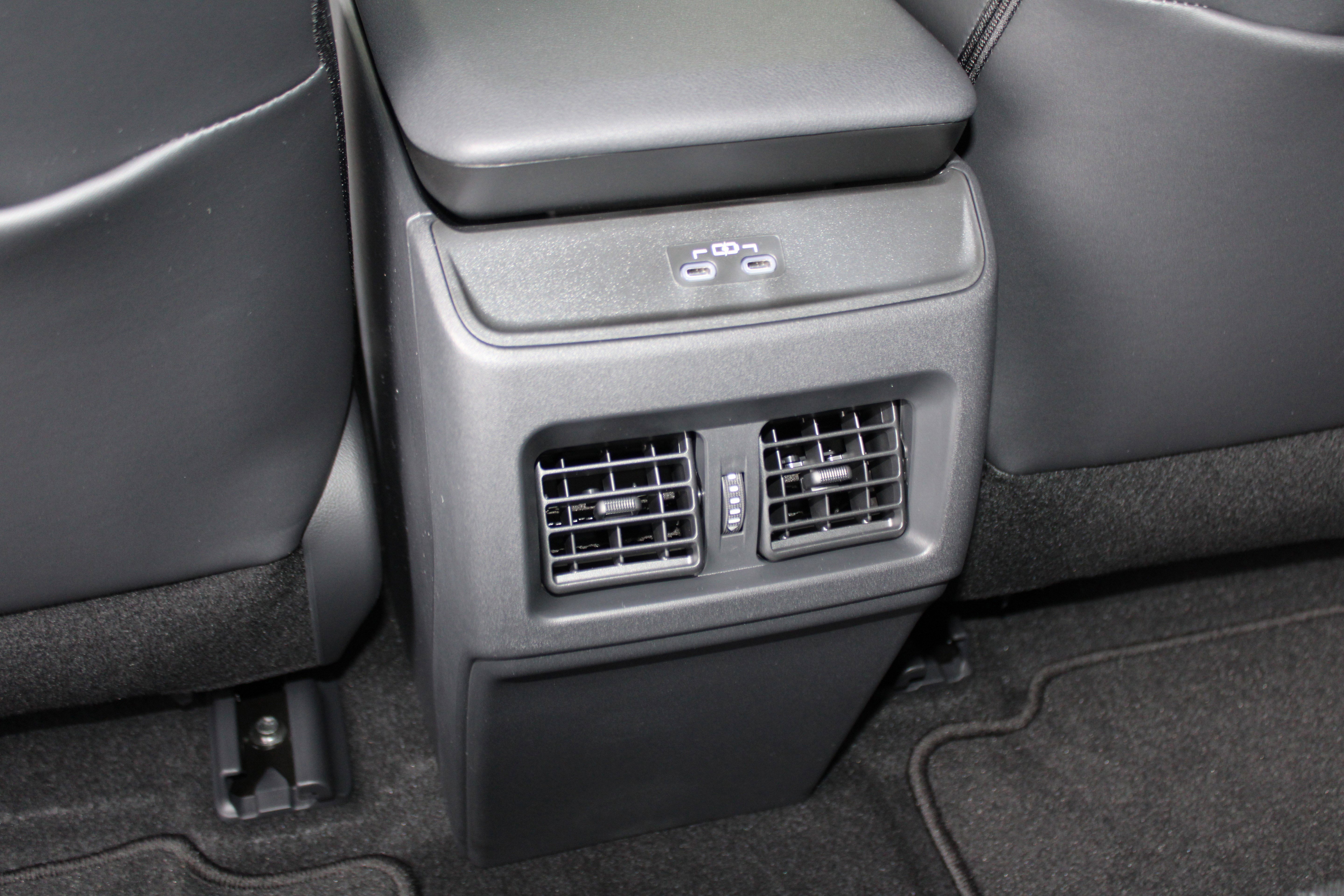 New 2026 Wind Chill Pearl <sup>1</sup> Toyota  SE image 26