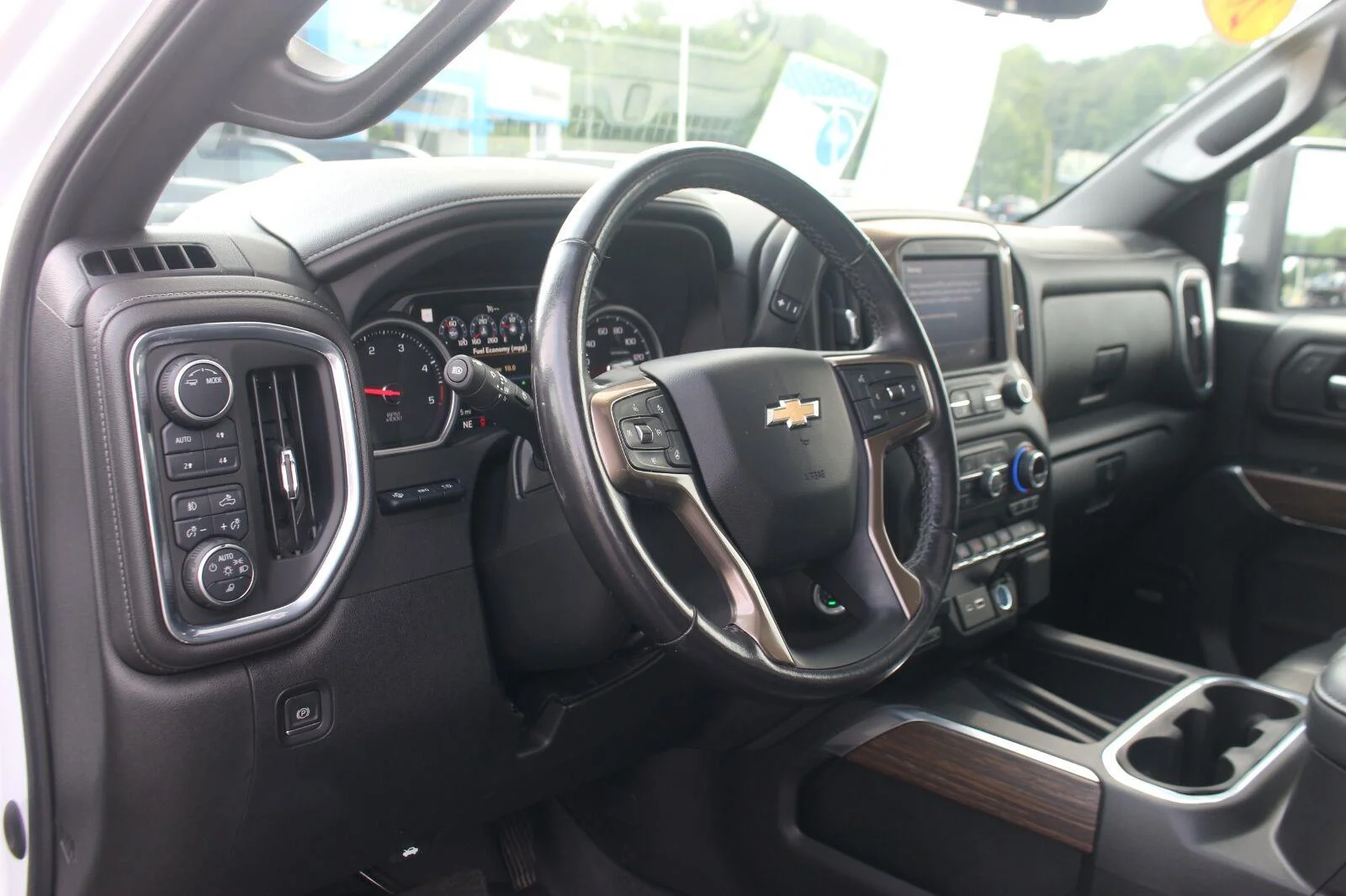 Used 2023 IRIDESCENT PEARL TRICOAT Chevrolet High Country image 18