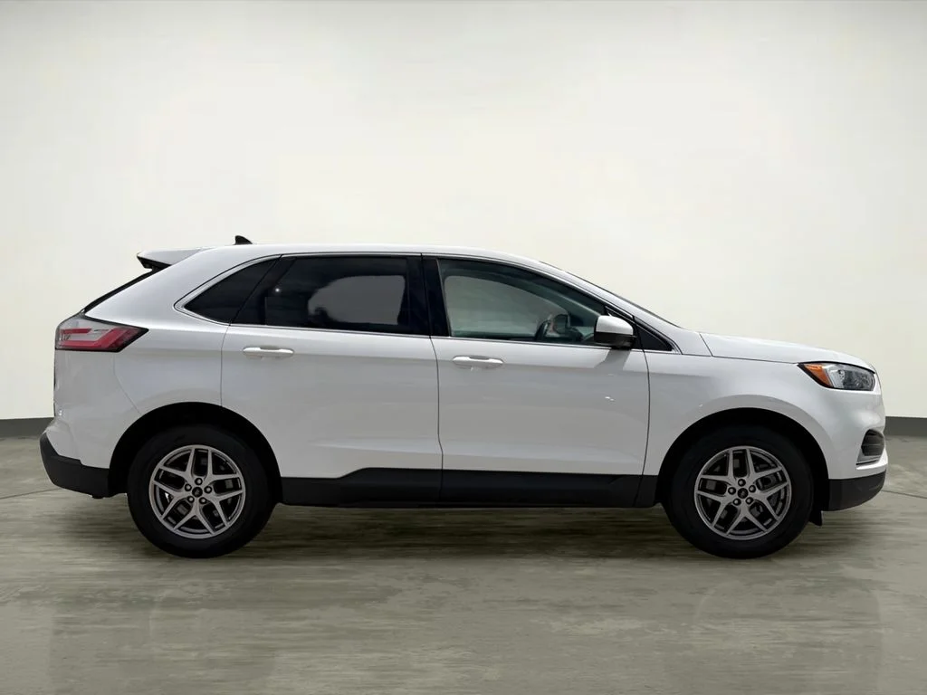 Used 2024 White Ford SEL image 9