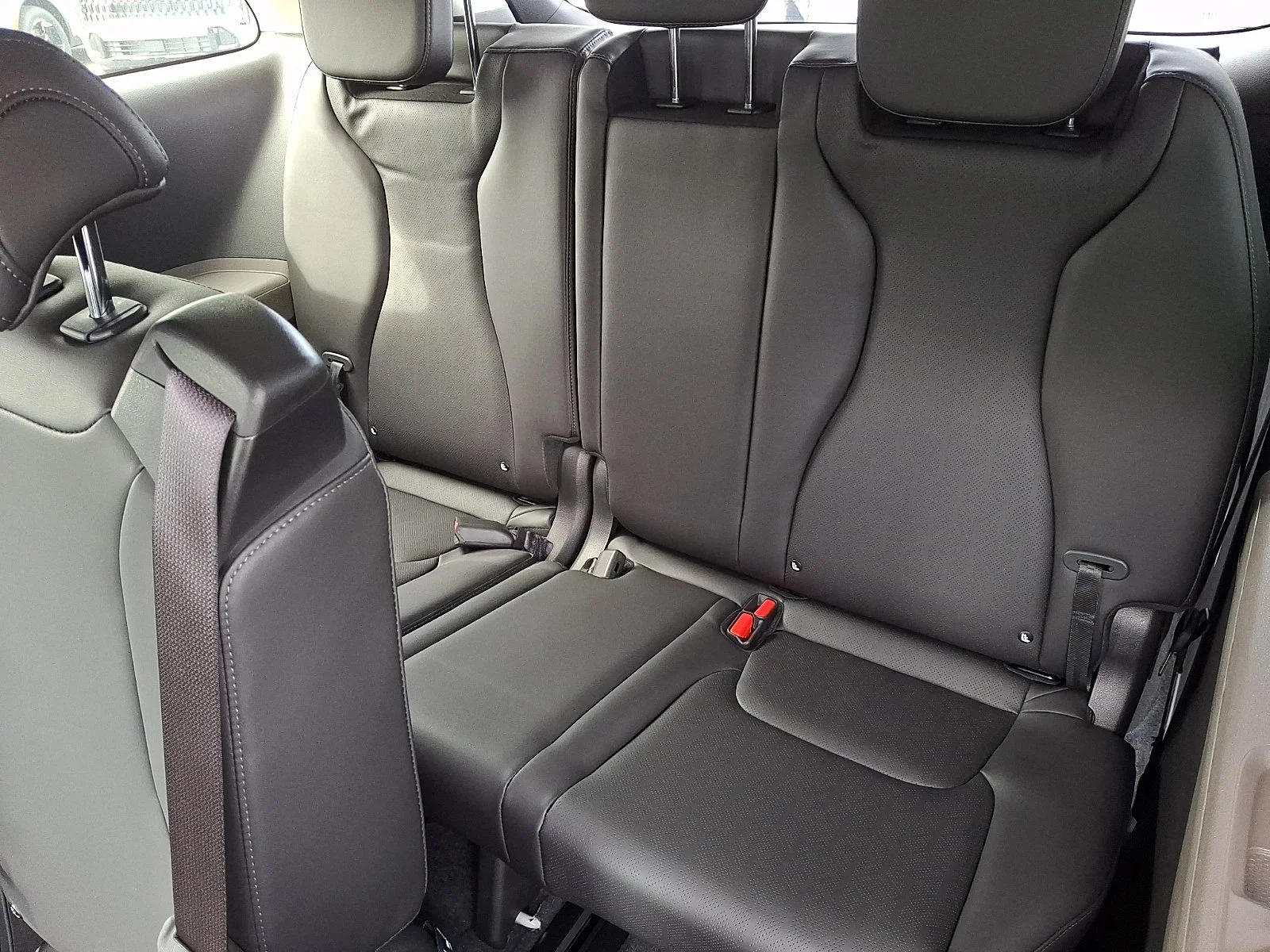 New 2027 Silver Kia LXS image 10
