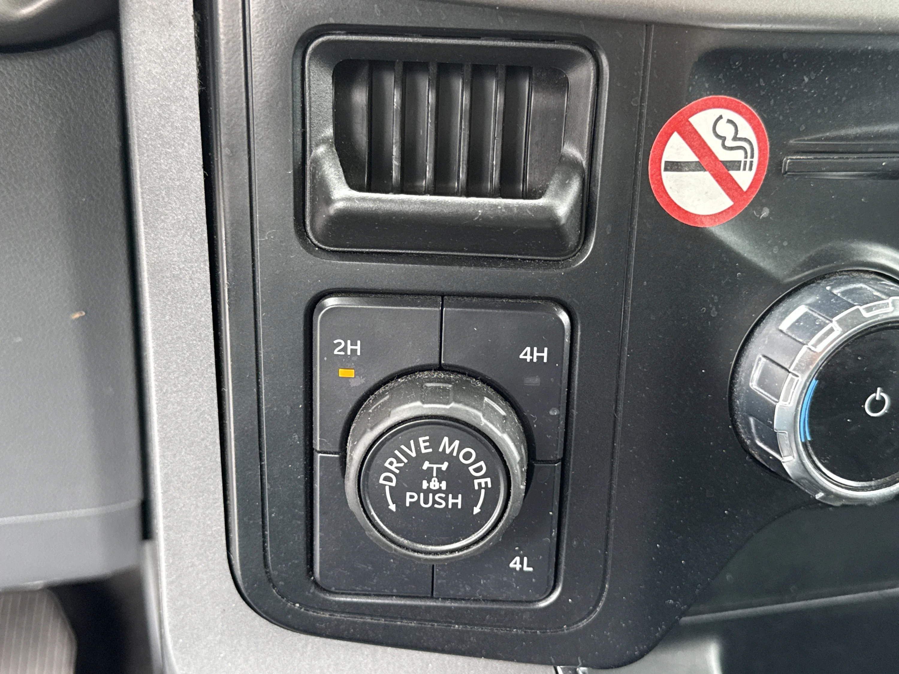 Used 2024 Atlas Blue Metallic Ford XLT image 35