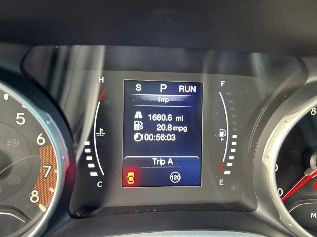 Used 2019 Gray Jeep Latitude image 43