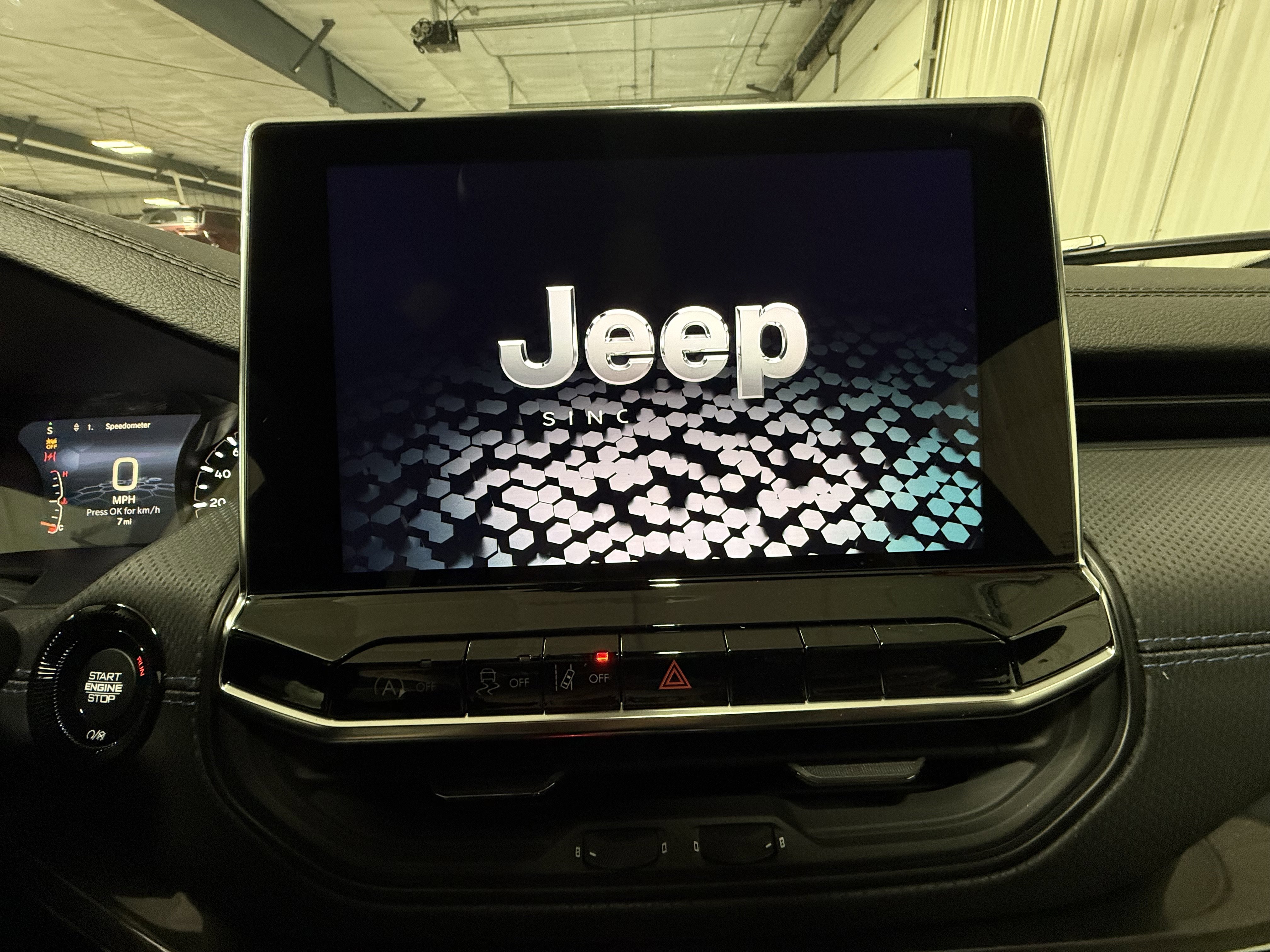 New 2026 Red Hot Pearlcoat Jeep Latitude Altitude image 25