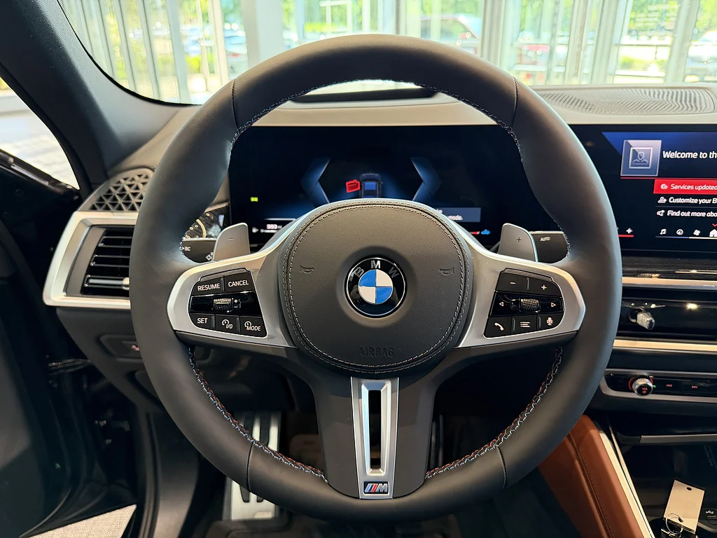 New 2027 Alpine White BMW M60i image 9