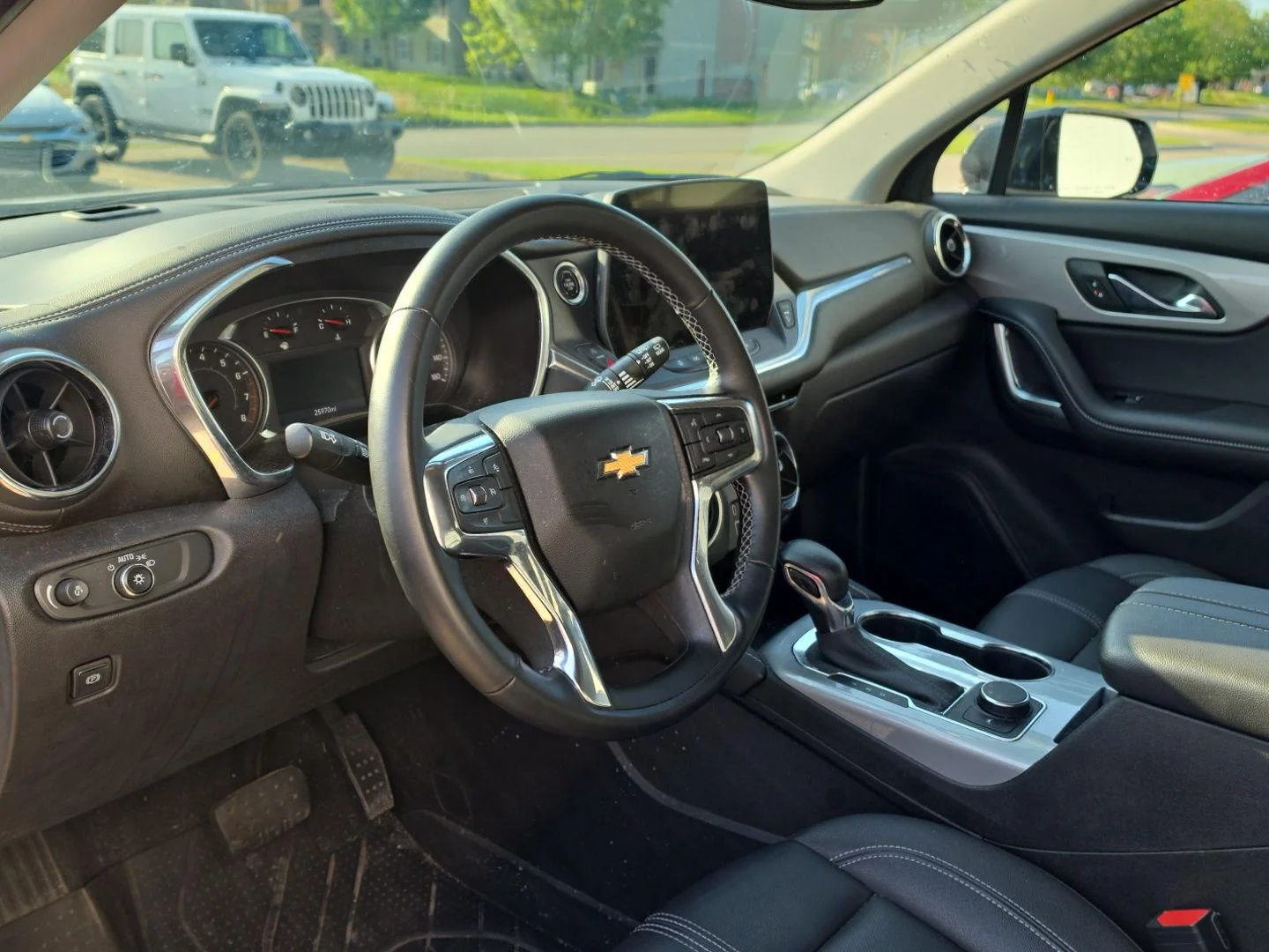 Used 2023 Summit White Chevrolet LT image 5