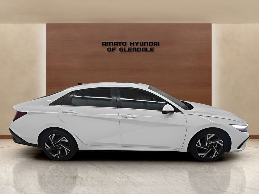 Used 2025 White Hyundai SEL Convenience image 6