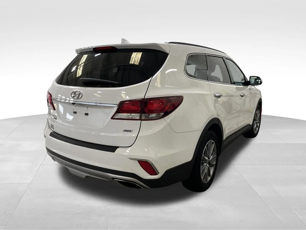 Used 2019 White Hyundai SE image 5