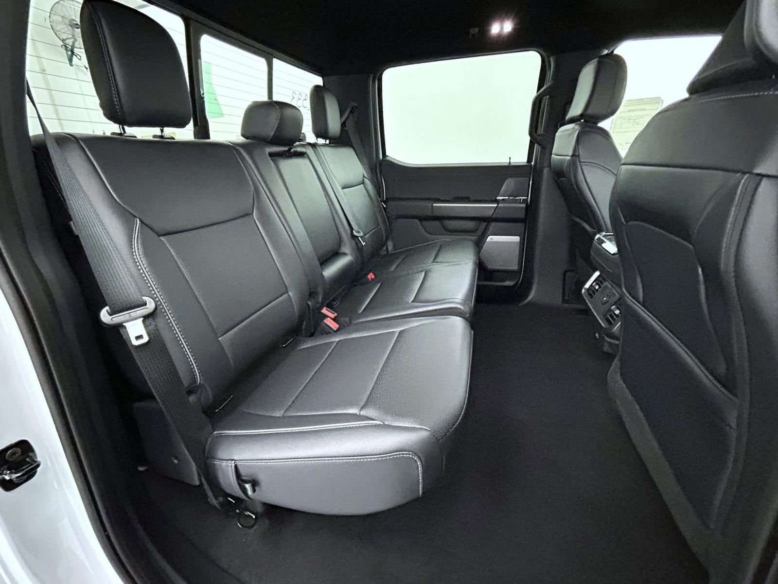 New 2026 Oxford White Ford Lariat image 18