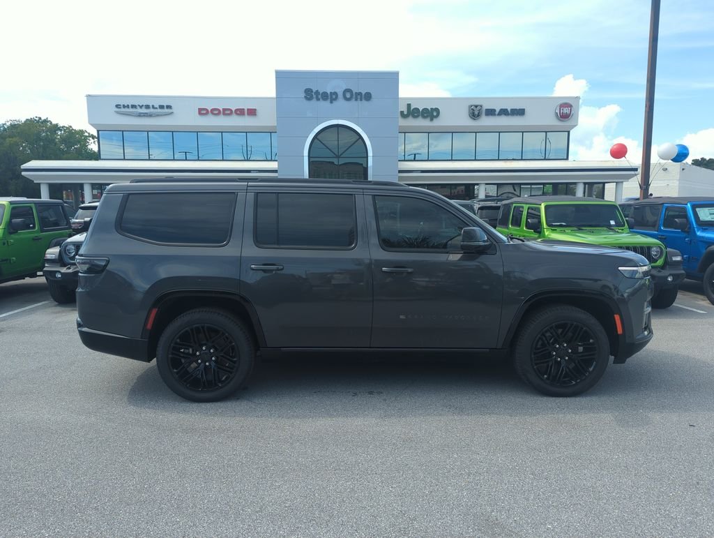 New 2026 Baltic-Gray Metallic Clear-Coat Exterior Paint Jeep Limited Reserve image 8