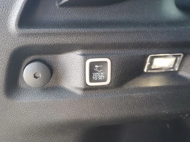 Used 2023 Black Jeep Altitude image 7
