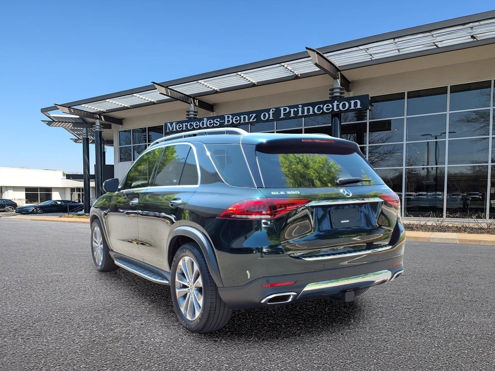Certified Used 2023 Emerald Green Metallic Mercedes-Benz GLE 350 4MATIC® SUV image 5