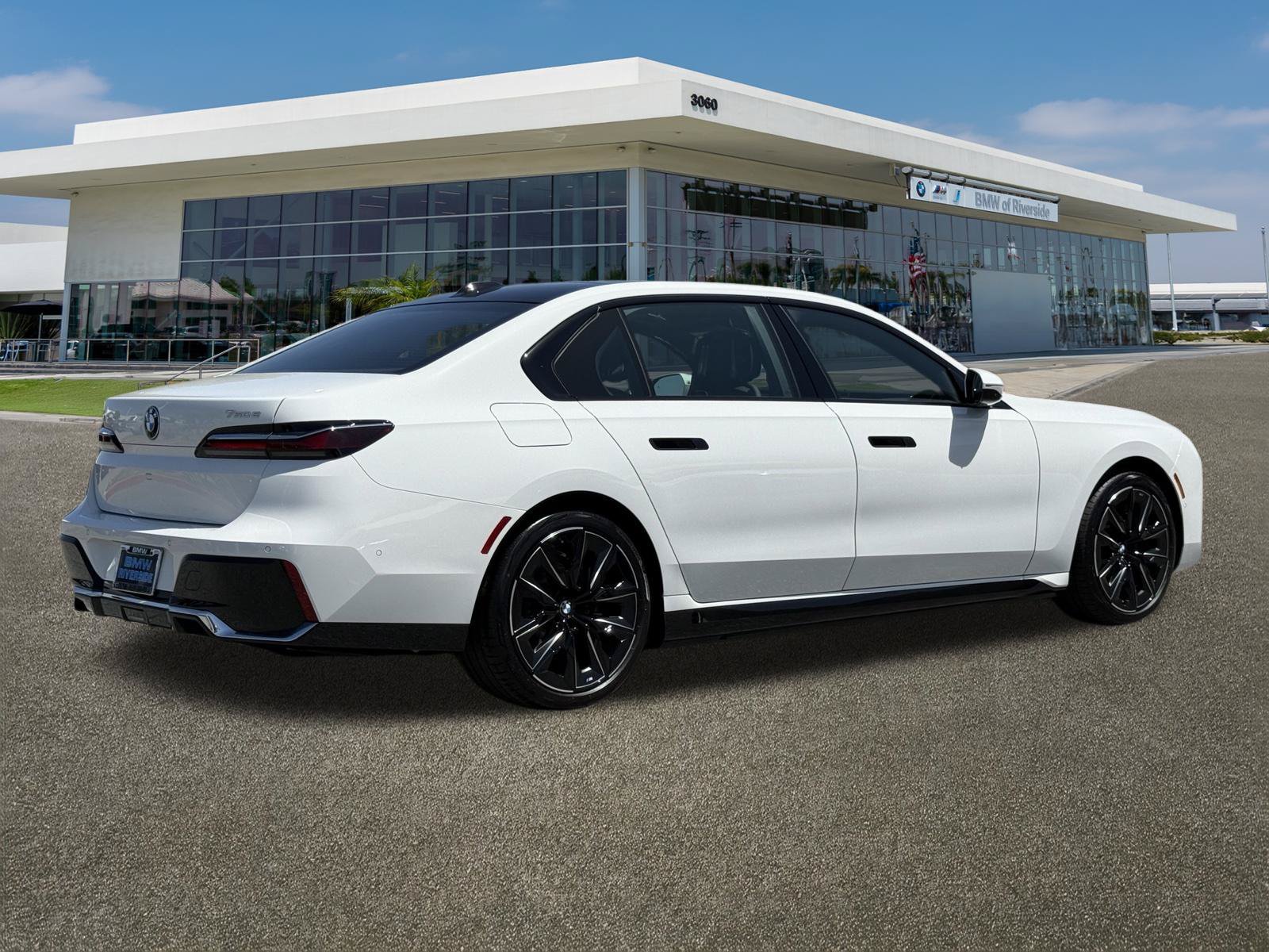 2026 BMW 7 Series 750e - Photo 11