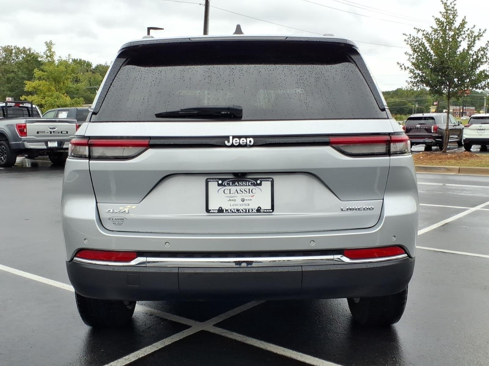 Used 2023 Silver Zynith Jeep Laredo image 15