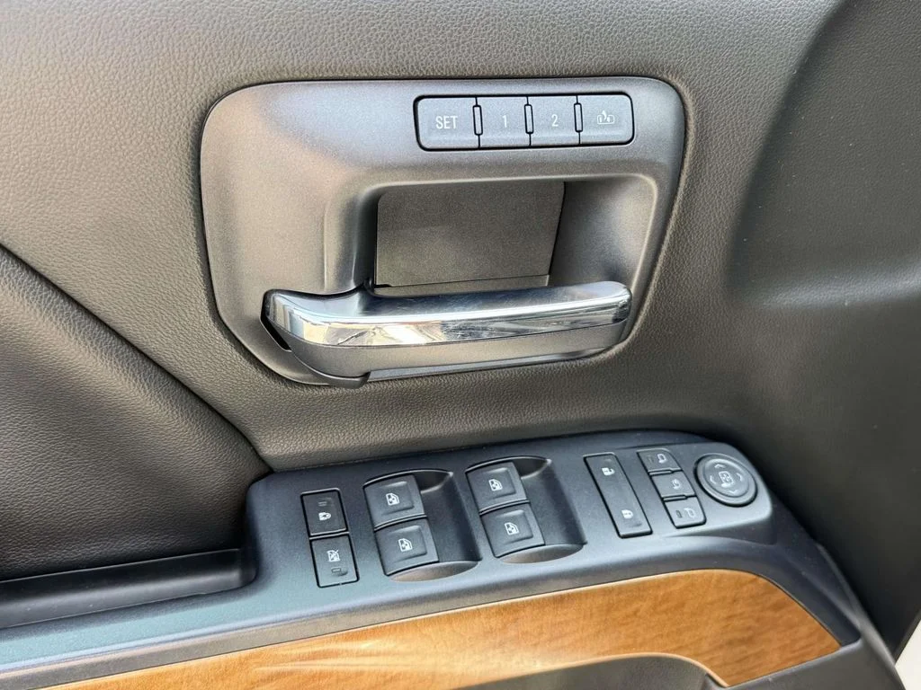 Used 2018 White Chevrolet LTZ image 27
