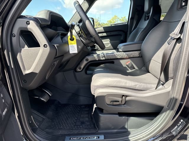 2026 Land Rover Defender OCTA Black - Photo 11