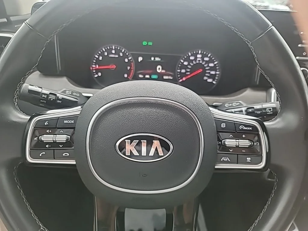 Used 2021 Red Kia EX image 18