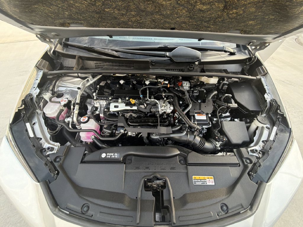 Used 2025  Toyota LE image 32