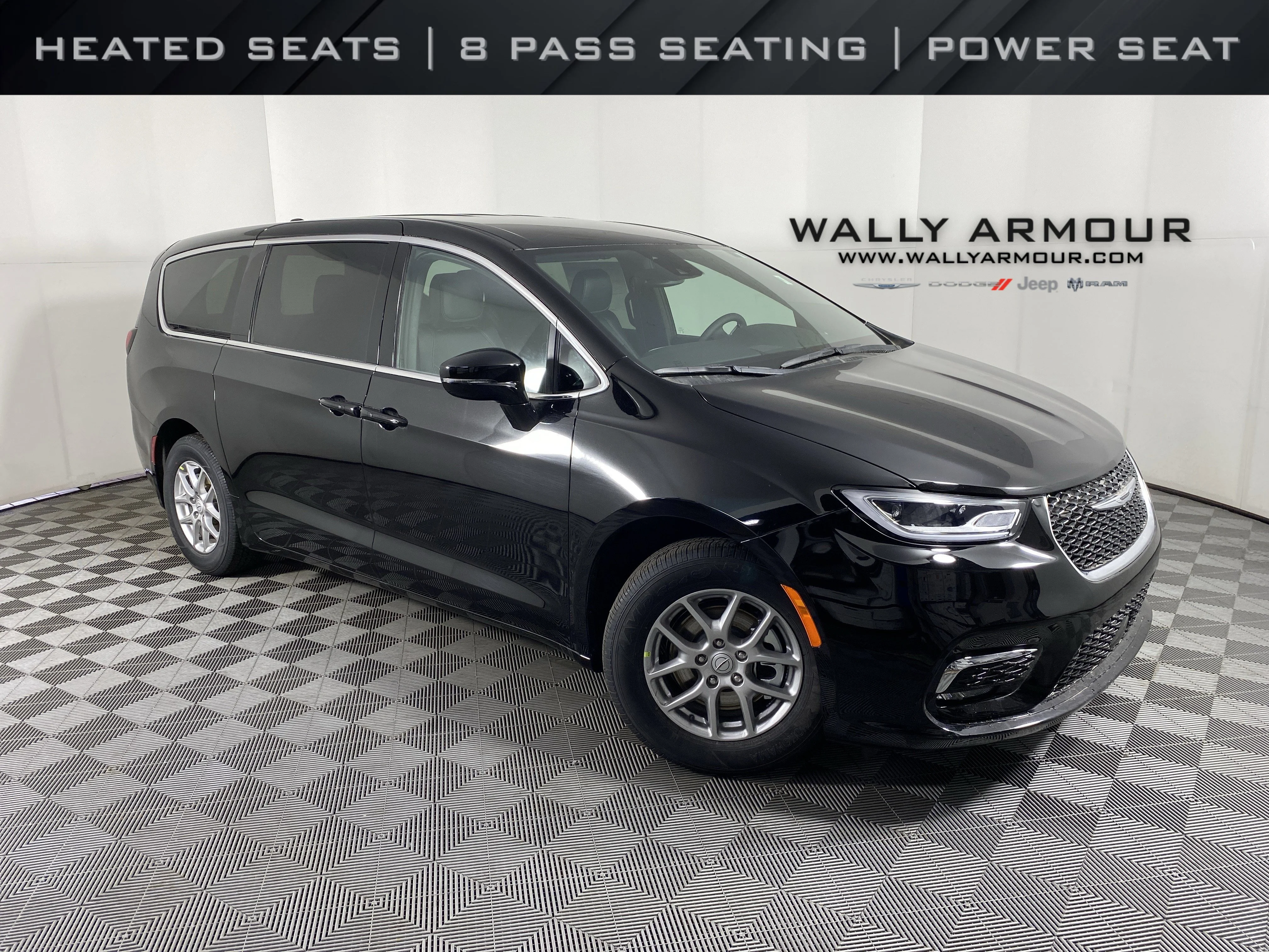 2026 Chrysler Pacifica Select's photo