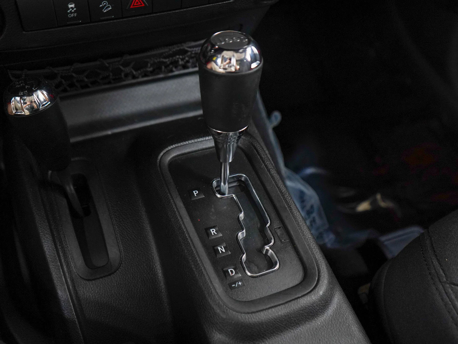 Used 2013 Rock Lobster Clearcoat Jeep Sport image 17