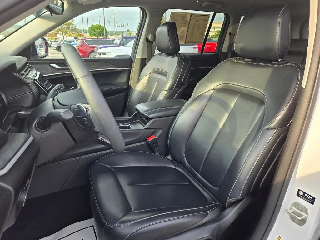 Used 2023 White Jeep Limited image 15