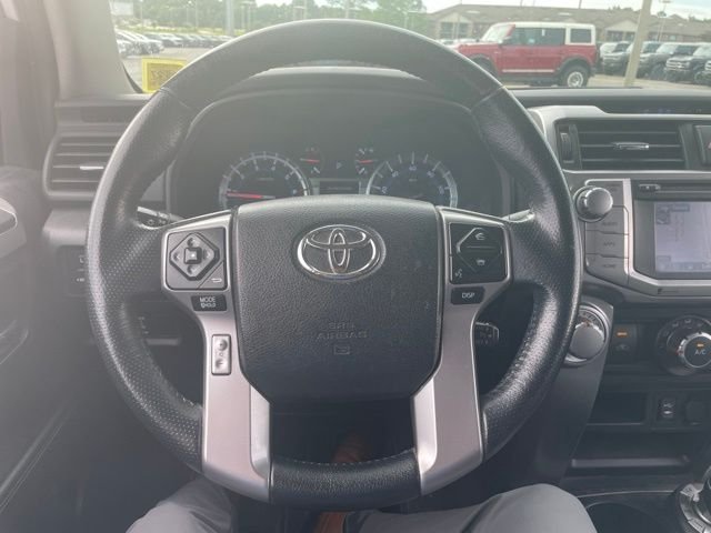Used 2014 White Toyota SR5 image 19