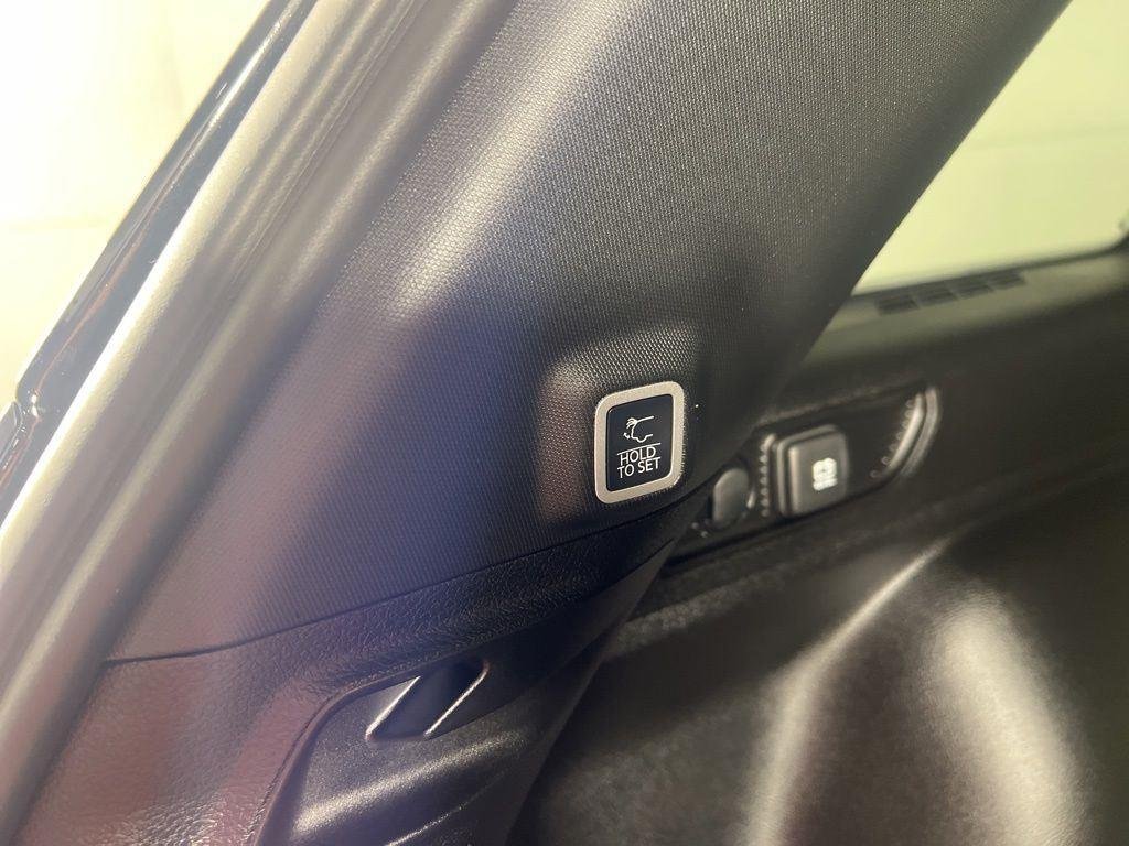 Used 2025 Diamond Black Crystal Pearlcoa Jeep Limited image 24