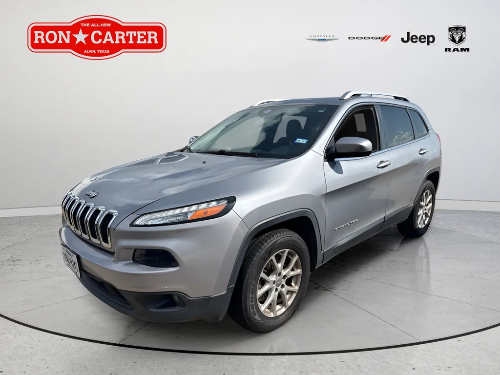 Used 2014 Silver Jeep Latitude image 2