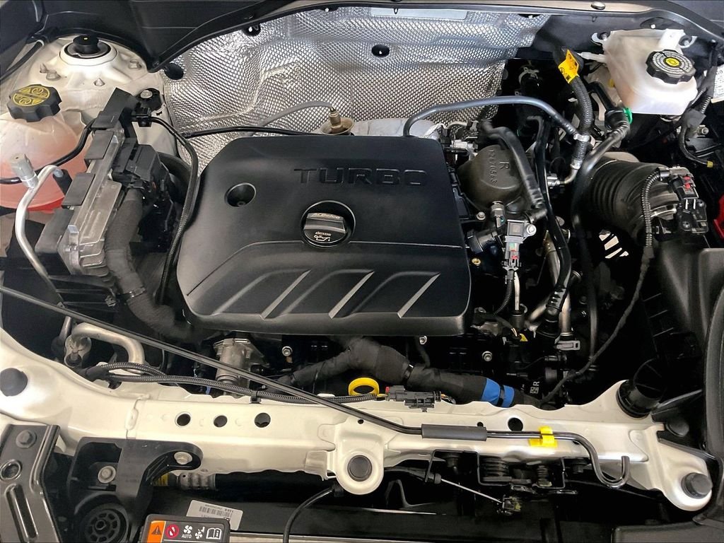 Used 2025 White Chevrolet LT image 34