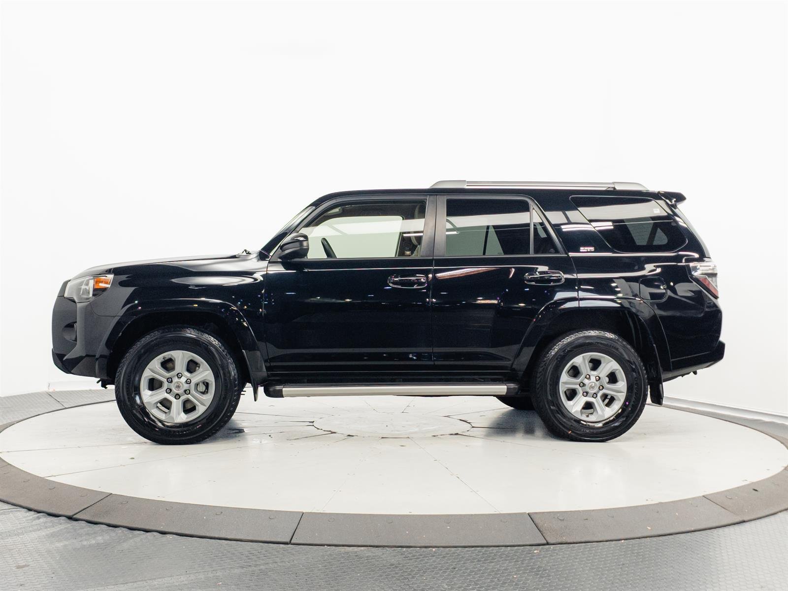 Certified Used 2016 Black Toyota SR5 image 10