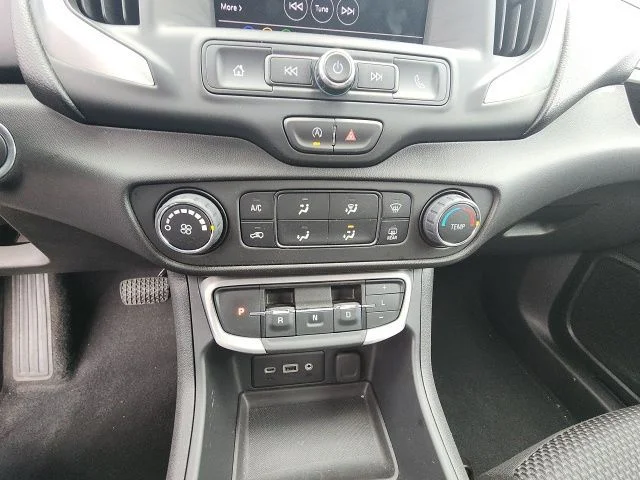 Used 2024 White GMC SLE image 23