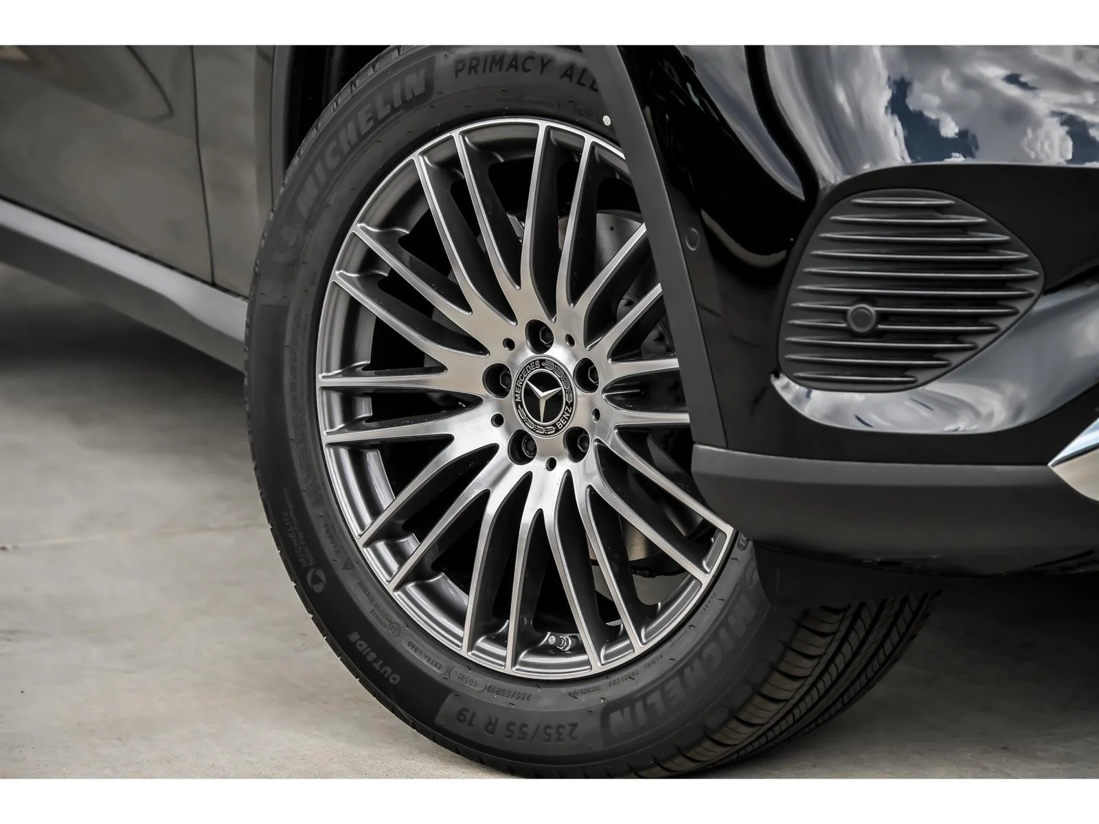 New 2026 Black Mercedes-Benz GLC 300 image 3