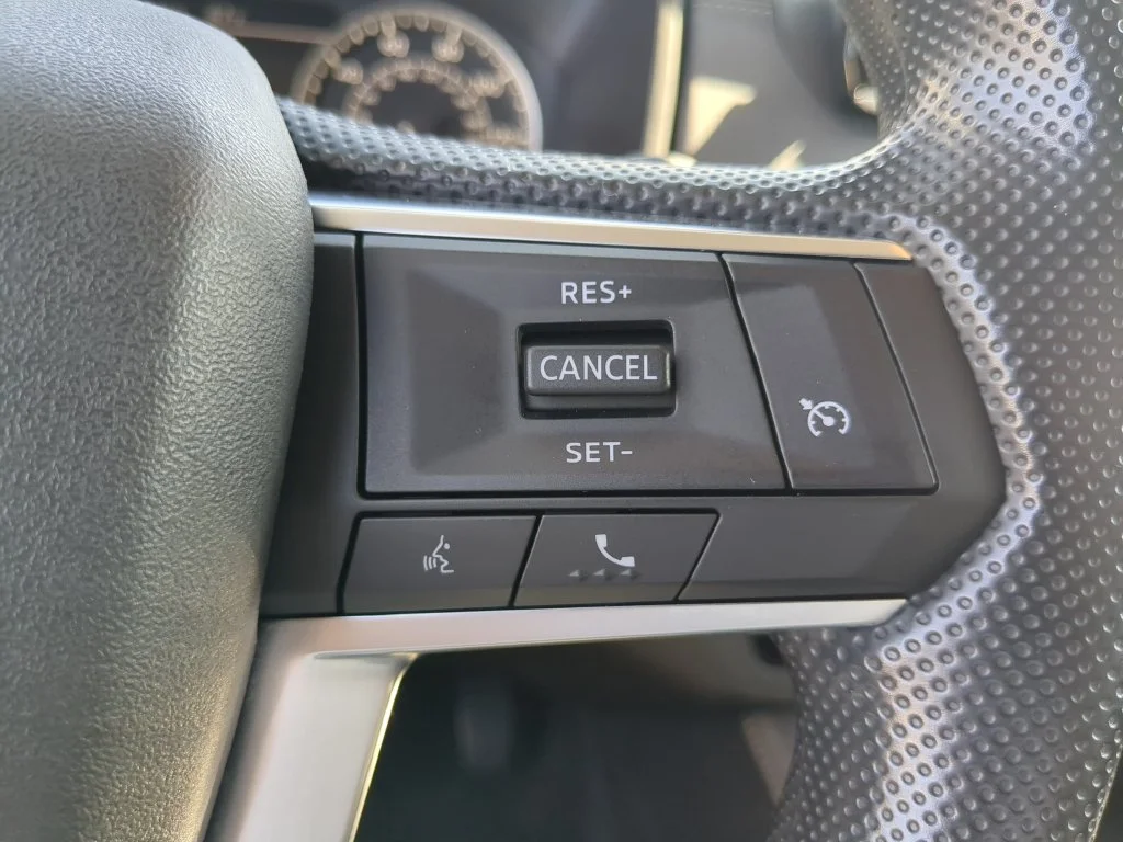 Used 2024 Silver Mitsubishi ES image 27