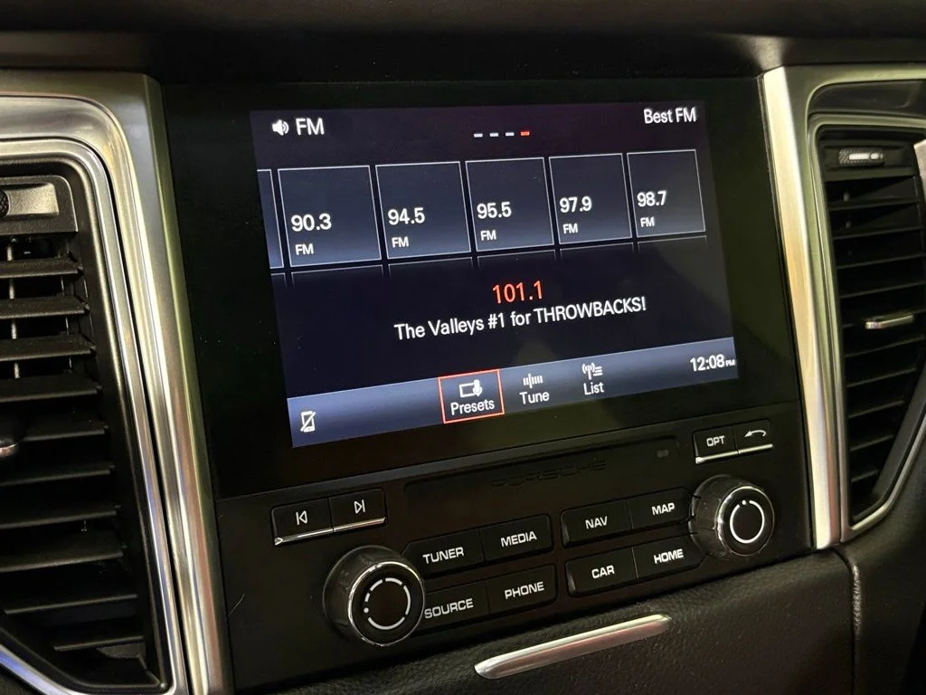 Used 2018 White Porsche Base image 27
