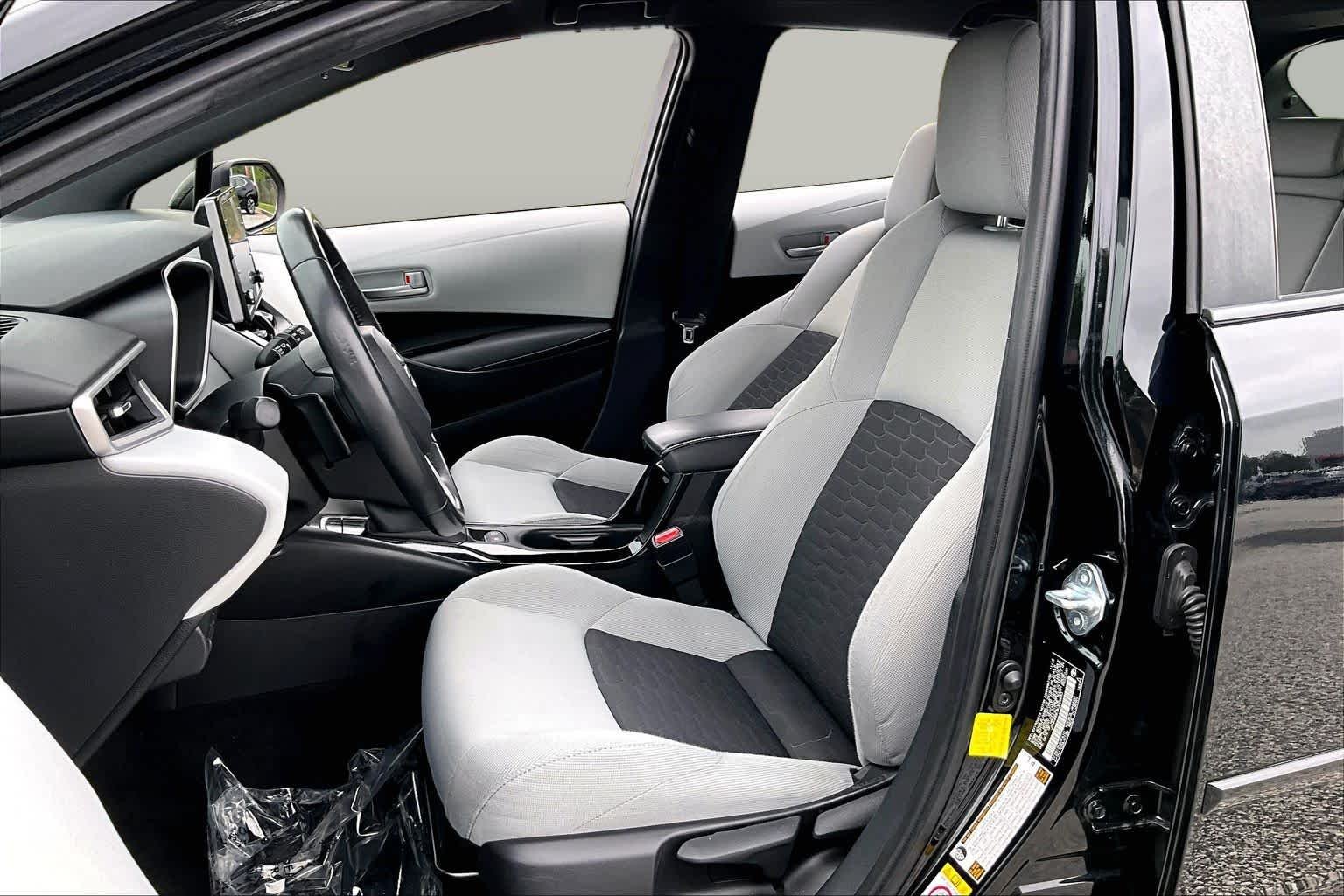 Used 2019 Midnight Black Metallic Toyota SE image 8