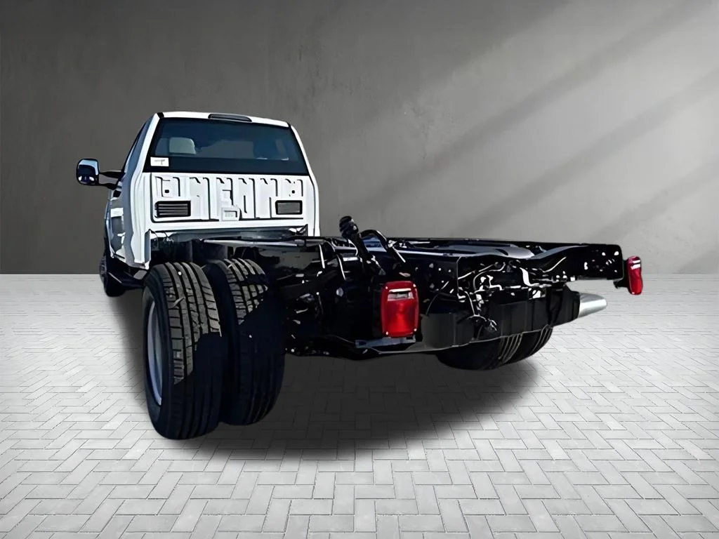 New 2026 Oxford White Ford F-350® XL image 10